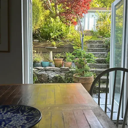 بيت للعطل The Cottage, *