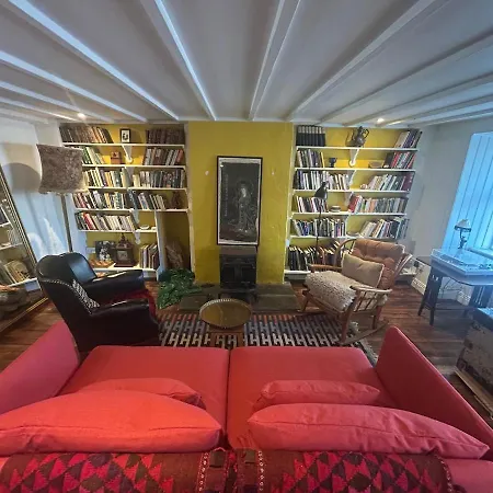 بيت للعطل The Cottage, *